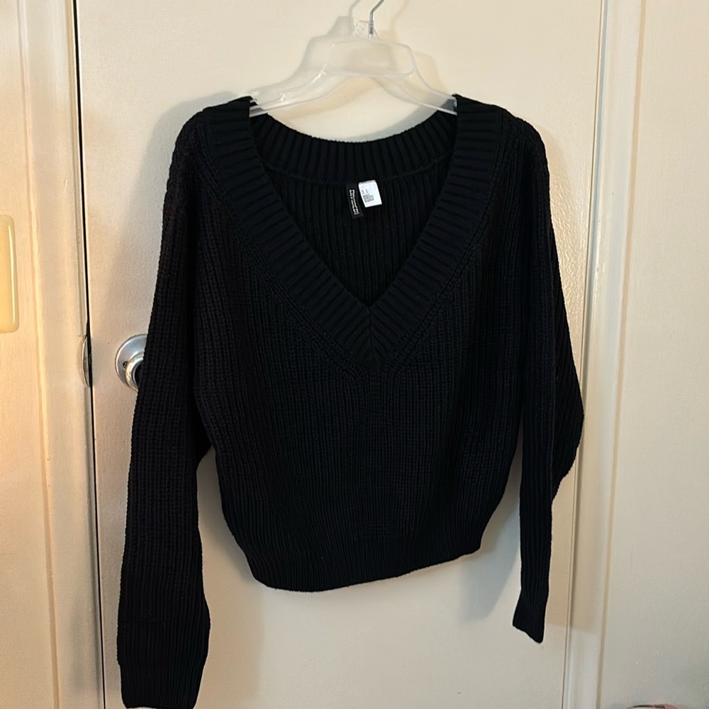 H&M Divided V-Neck Knit Sweater